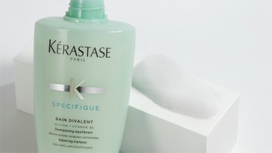How-to-Get-Rid-of-Greasy-Hair-A-Simple-Guide-Article-05-Kerastase